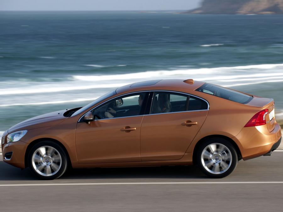  Volvo S60 T6 2010 года  (фото 2 из 11)